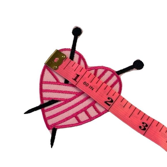 Pink Yarn Ball Heart With Knitting Needles Embroidered Iron On Patch - Picture 2 of 4